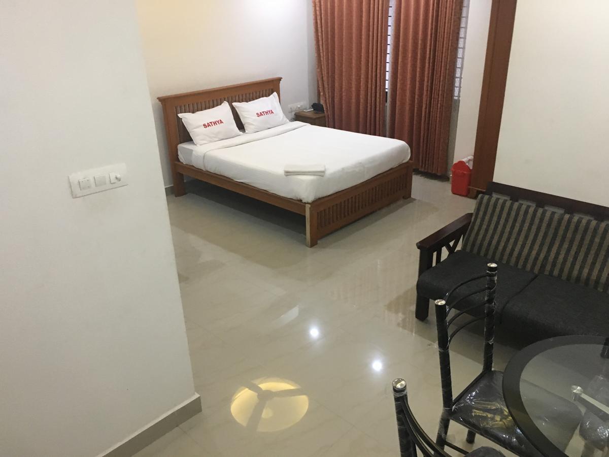 Sathya Inn Гуруваюр Экстерьер фото