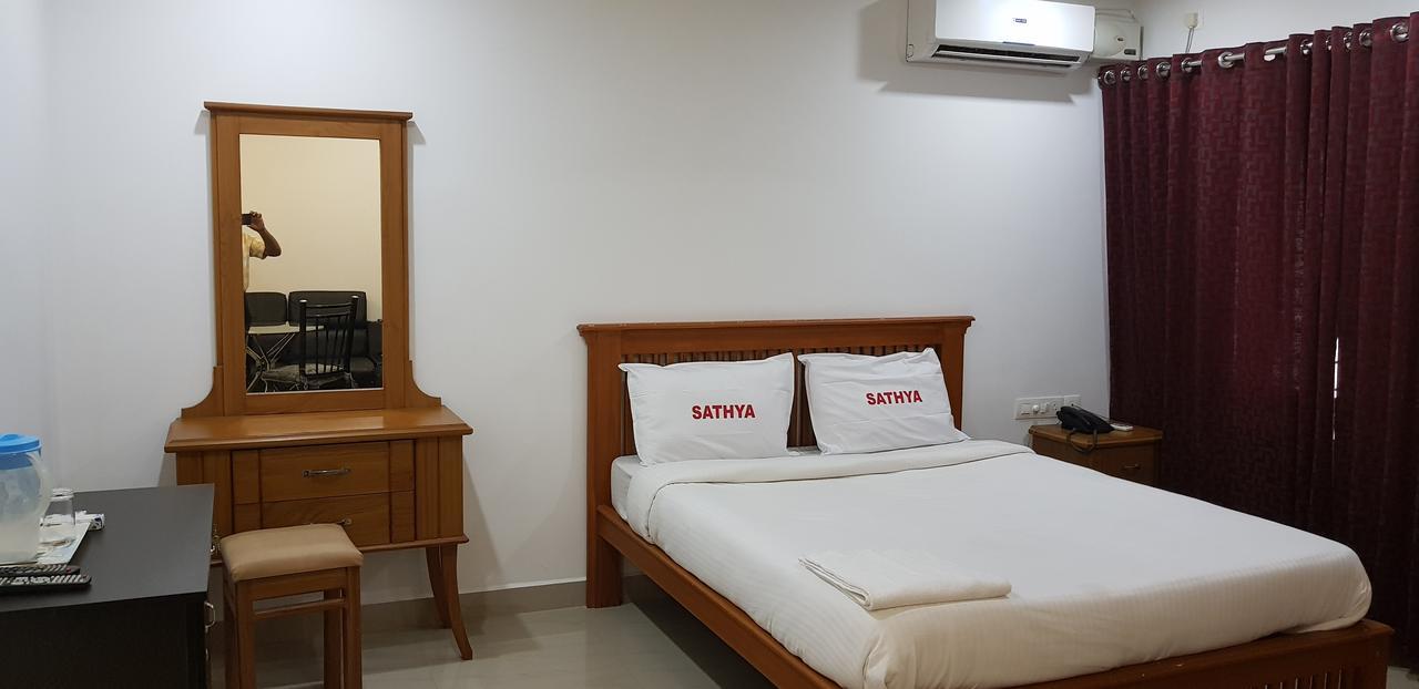 Sathya Inn Гуруваюр Экстерьер фото